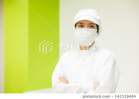 穿白大褂的人 142319484