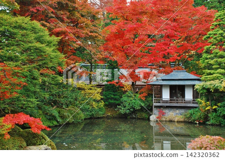 Nikkozan Rinnoji Temple and Shoyoen Garden, adorned with autumn foliage. Nikkozan Rinnoji Temple and Shoyoen Garden, adorned with autumn foliage. 142320362