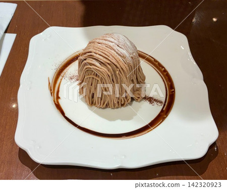 Mont Blanc served on a white plate Mont Blanc served on a white plate 142320923
