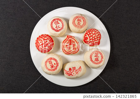 traditional Chinese Assorted White Crust Pastry Collection 142321865