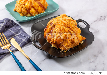 pineapple Bun with Pork Floss Filling Bakery Snack pineapple Bun with Pork Floss Filling Bakery Snack 142321996