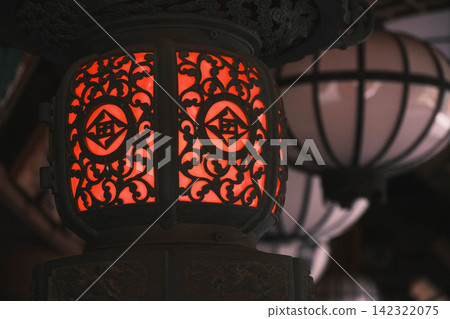 【長谷寺】絢麗的紅色秋葉!奈良深山中寺廟的景色。 【長谷寺】絢麗的紅色秋葉!奈良深山中寺廟的景色。 142322075