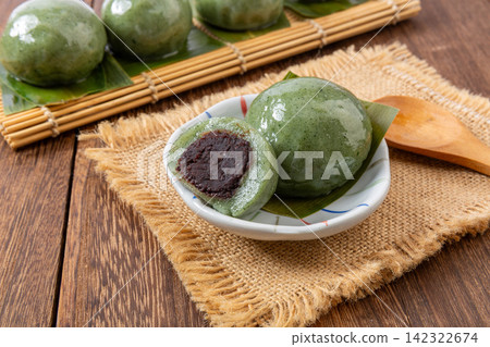 traditional Chinese sweet red bean paste mugwort rice dumplings qingtuan traditional Chinese sweet red bean paste mugwort rice dumplings qingtuan 142322674