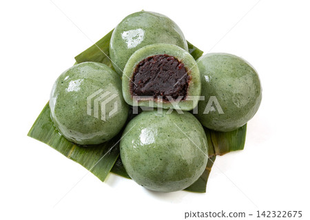 traditional Chinese sweet red bean paste mugwort rice dumplings qingtuan traditional Chinese sweet red bean paste mugwort rice dumplings qingtuan 142322675