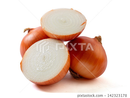 yellow Onions Whole and Halved Isolated 142323178