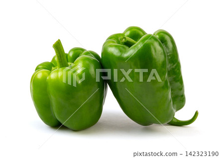 raw Green Bell Peppers Close Up raw Green Bell Peppers Close Up 142323190