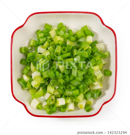 chopped Green Spring Onions Scallions Close Up 142323294