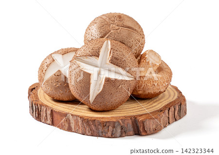 raw Shiitake Mushrooms with Cross Pattern Cut raw Shiitake Mushrooms with Cross Pattern Cut 142323344