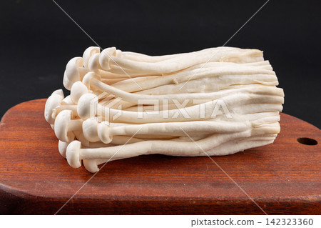 raw White Beech Mushrooms Shimeji Cluster raw White Beech Mushrooms Shimeji Cluster 142323360