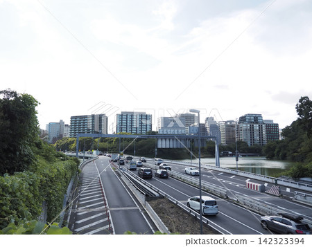 The urban landscape of the highway running along the moat of Tokyo The urban landscape of the highway running along the moat of Tokyo 142323394