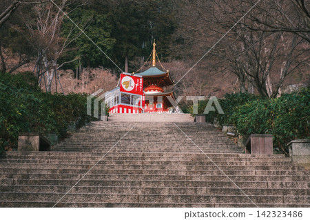 【勝王子寺】位於大阪深山中的神社，以達摩不倒翁聞名！ 142323486