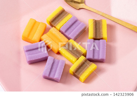 assorted Colorful Fruit Flavored Chewing Gums assorted Colorful Fruit Flavored Chewing Gums 142323906