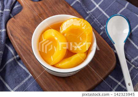 yellow Peach Slices in Sweet Syrup yellow Peach Slices in Sweet Syrup 142323945