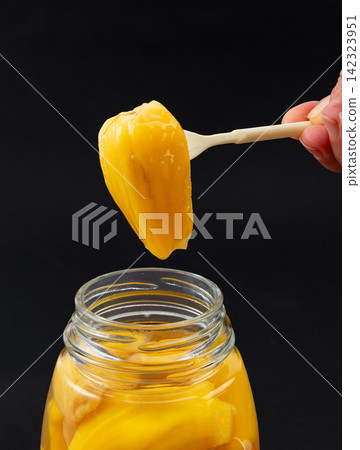 canned Yellow Jackfruit Pieces in Syrup canned Yellow Jackfruit Pieces in Syrup 142323951