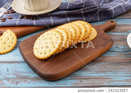 round Scallion Seasoned Salted Crackers Stack round Scallion Seasoned Salted Crackers Stack 142323957