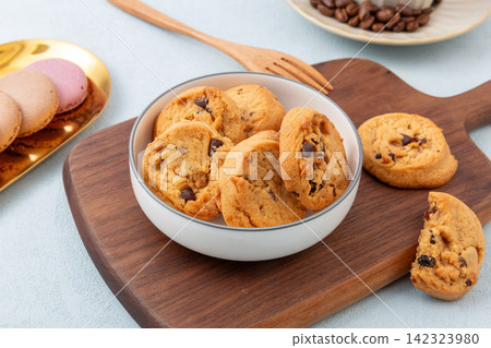 heap of Raisin Chocolate Chip Soft Cookies heap of Raisin Chocolate Chip Soft Cookies 142323980
