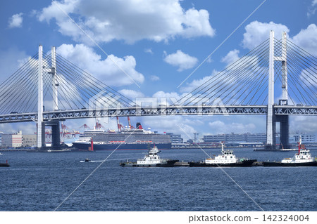 Queen Elizabeth II across the Yokohama Bay Bridge Queen Elizabeth II across the Yokohama Bay Bridge 142324004