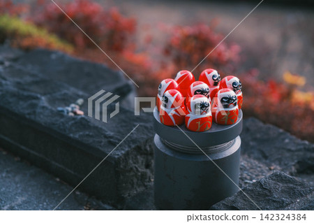 [Katsuoji Temple] A temple famous for its Daruma dolls, located deep in the mountains of Osaka! A scene adorned with adorable Daruma dolls. 142324384