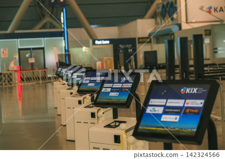 【關西國際機場】1號航廈國際出發大廳一覽!通往日本西部天空的門戶。 【關西國際機場】1號航廈國際出發大廳一覽!通往日本西部天空的門戶。 142324566