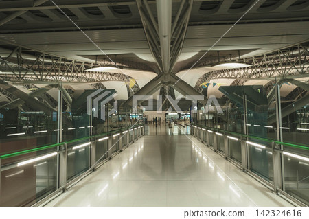 [Kansai International Airport] A view of the international departure lobby at Terminal 1! The gateway to the skies of Western Japan. 142324616