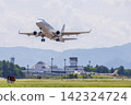 飛機起飛 142324724