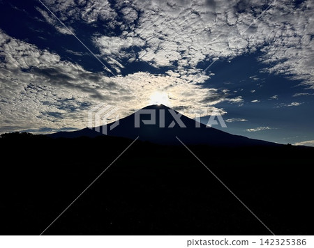 富士山和雲 富士山和雲 142325386