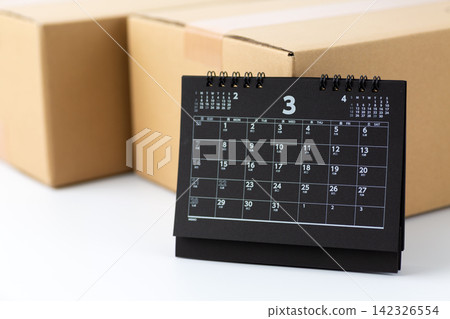 硬紙板和三月日曆 硬紙板和三月日曆 142326554