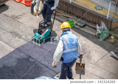 瀝青鋪路、鋪路工程、表面工程、平整、壓實、平板夯、振動夯 瀝青鋪路、鋪路工程、表面工程、平整、壓實、平板夯、振動夯 142328269