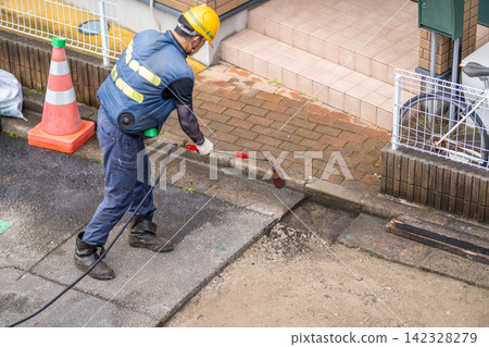 鋪路燃燒器;瀝青路面澆築前;路面維修;接縫;道路建設。 鋪路燃燒器;瀝青路面澆築前;路面維修;接縫;道路建設。 142328279