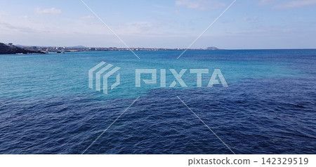 beautiful tropical sea and ocean with white cloud beautiful tropical sea and ocean with white cloud 142329519
