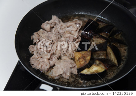 如何做豬肉圓茄子燉菜 如何做豬肉圓茄子燉菜 142330159