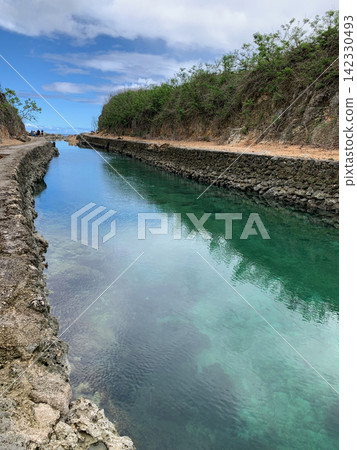 Emerald Valley Emerald Valley 142330493