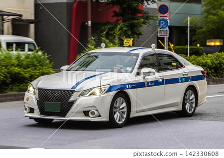 Private taxi Private taxi 142330608