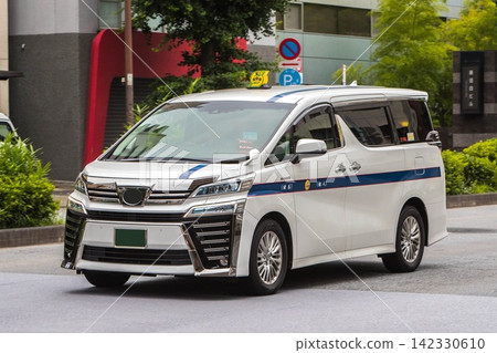Private taxi 142330610