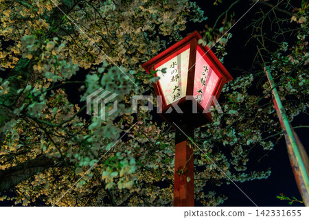 春日里,堤岸長廊景色宜人,櫻花隧道蜿蜒,環繞著須俁城。 春日里,堤岸長廊景色宜人,櫻花隧道蜿蜒,環繞著須俁城。 142331655