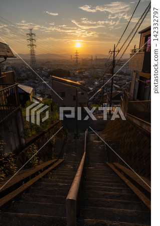 Evening view of a residential area and power transmission towers in the suburbs of Hino City, Tokyo. Evening view of a residential area and power transmission towers in the suburbs of Hino City, Tokyo. 142332797