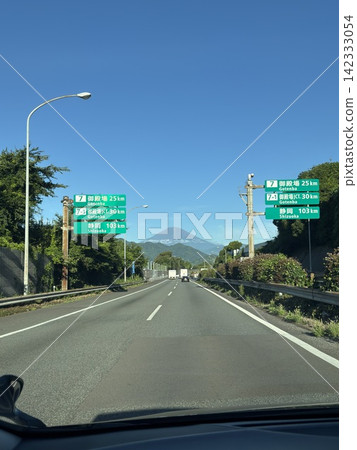 從東名高速公路看到的富士山 從東名高速公路看到的富士山 142333054
