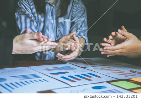 Group Asia businessmen and women together create a mutually, together applaud beneficial business relationship success. The economic graph on the table Group Asia businessmen and women together create a mutually, together applaud beneficial business relationship success. The economic graph on the table 142333201
