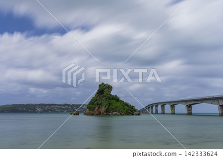Japan - Okinawa Prefecture, Kouri Bridge and Kouri Island, with a view of the blue sea, Frog Island, and coastal scenery. Japan - Okinawa Prefecture, Kouri Bridge and Kouri Island, with a view of the blue sea, Frog Island, and coastal scenery. 142333624