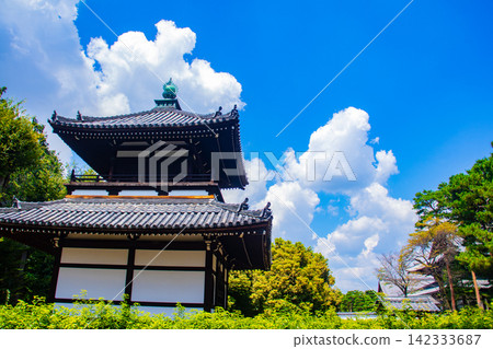 【京都風景】信仰與歷史的聖國寺，夏日雲海籠罩天空。 142333687