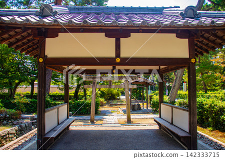 【京都風景】信仰與歷史的聖國寺,夏日雲海籠罩天空。 【京都風景】信仰與歷史的聖國寺,夏日雲海籠罩天空。 142333715