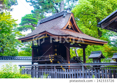 [Kyoto Scenery] Summer at Shokokuji Temple, a place of faith and history, with large clouds spreading across the sky. 142333726