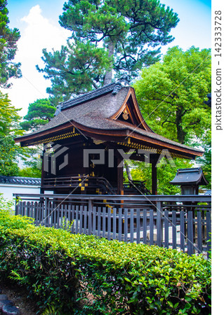 [Kyoto Scenery] Summer at Shokokuji Temple, a place of faith and history, with large clouds spreading across the sky. 142333728