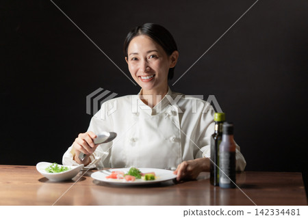 Female chef Female chef 142334481