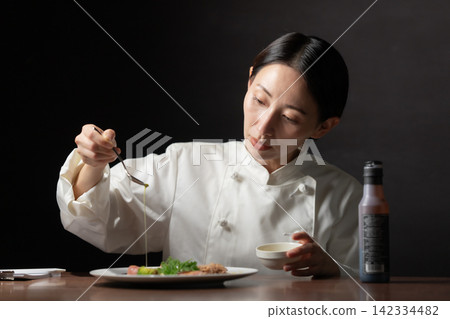 Female chef Female chef 142334482