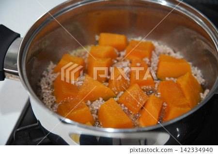 How to make stewed minced pumpkin How to make stewed minced pumpkin 142334940