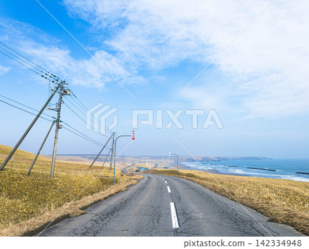 A view from the North Pacific Seaside Line in winter, where you feel like you're speeding along with the wind in your hair. A view from the North Pacific Seaside Line in winter, where you feel like you're speeding along with the wind in your hair. 142334948