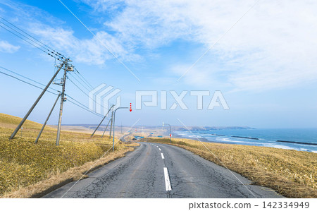 A view from the North Pacific Seaside Line in winter, where you feel like you're speeding along with the wind in your hair. A view from the North Pacific Seaside Line in winter, where you feel like you're speeding along with the wind in your hair. 142334949