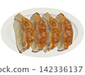 白色盤子上的餃子 142336137