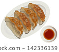 白色盤子上的餃子 142336139